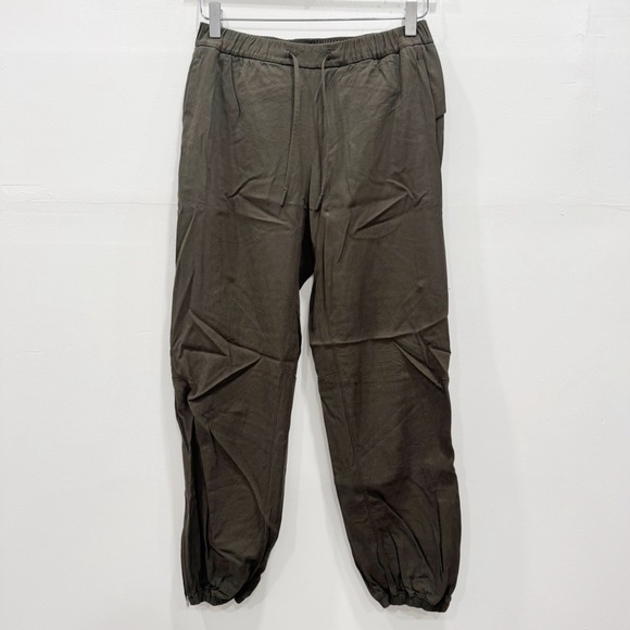 Lululemon Essential Affinity Mid Rise Jogger Green Drawstring Size 6 Ankle Zip